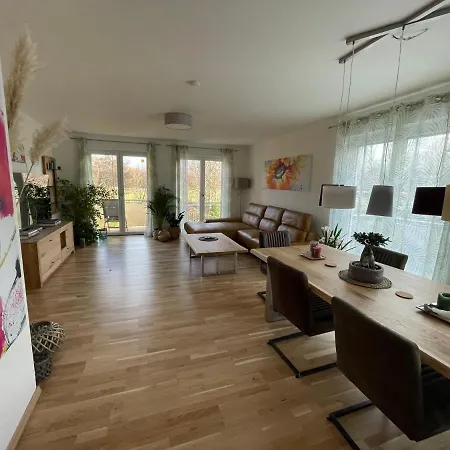 Helle Mit Balkon 120qm, 4zimmer 公寓
