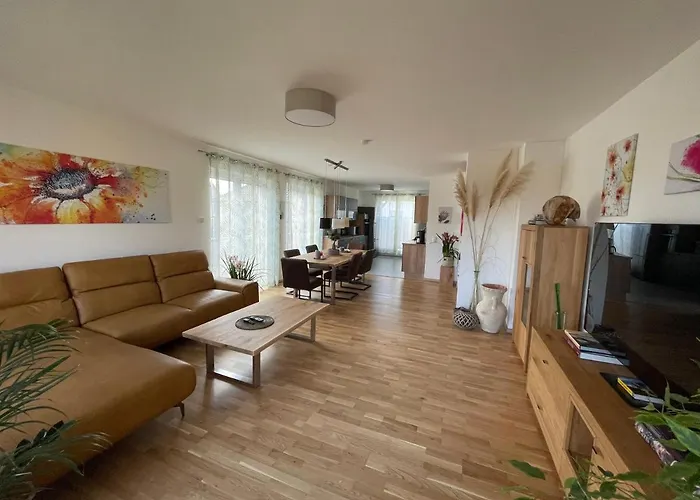 Helle Mit Balkon 120qm, 4zimmer 아파트 *