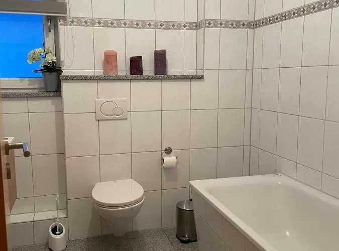 Helle Mit Balkon 120qm, 4zimmer *