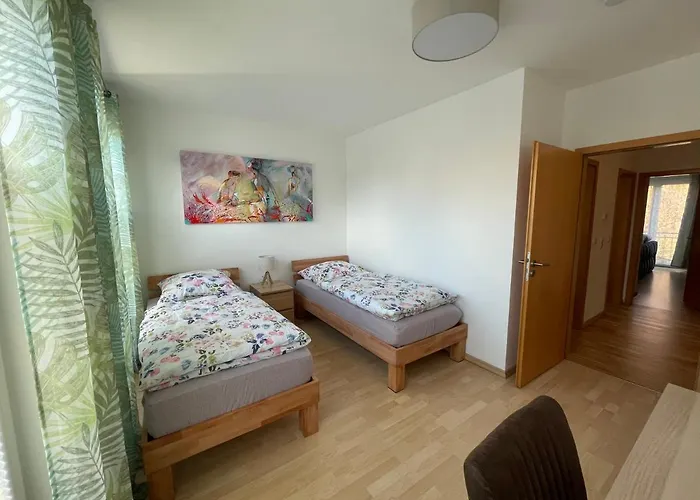 Helle Mit Balkon 120qm, 4zimmer 아파트 *