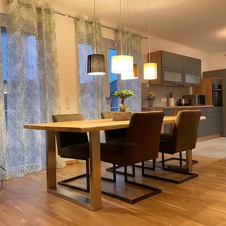 Helle Mit Balkon 120qm, 4zimmer *