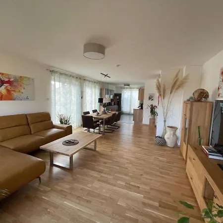 Helle Mit Balkon 120qm, 4zimmer דירה *