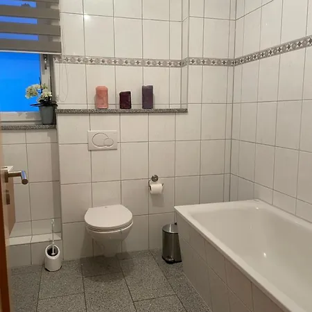 Helle Mit Balkon 120qm, 4zimmer *