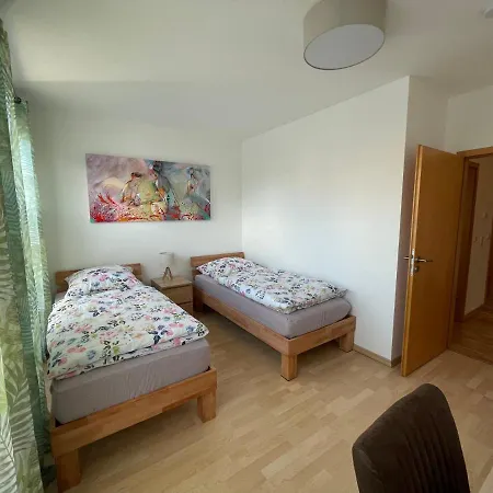 Helle Mit Balkon 120qm, 4zimmer דירה *