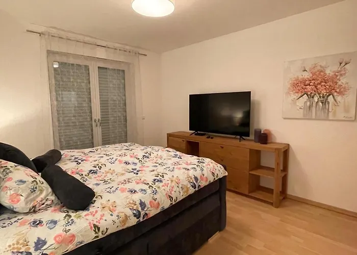 Helle Mit Balkon 120qm, 4zimmer *