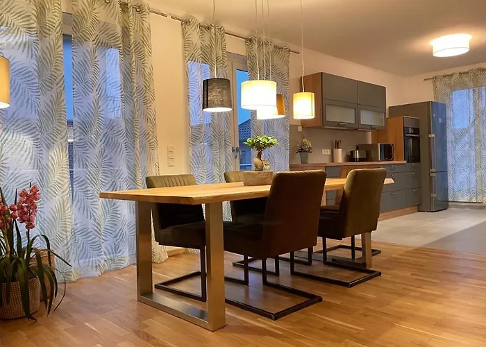 Helle Mit Balkon 120qm, 4zimmer *